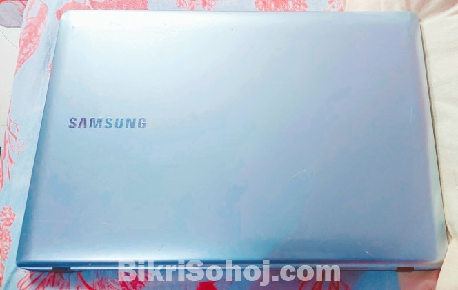 Samsung 3rd Series 5th gene AMD Dual Core / 4GB Ram